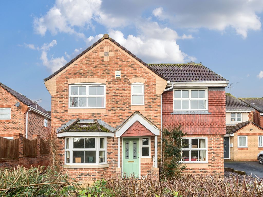 3 bed detached house for sale in Andeferas Road, Andover SP10, £385,000