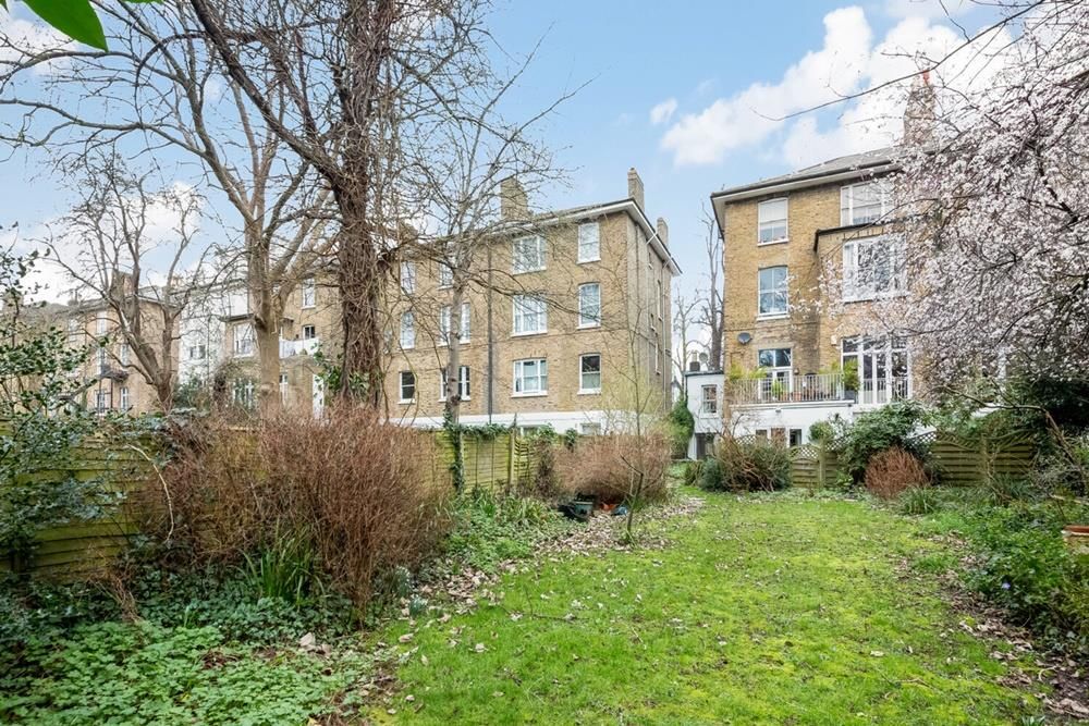2 bed flat for sale in Thicket Road, Anerley, London SE20, £650,000