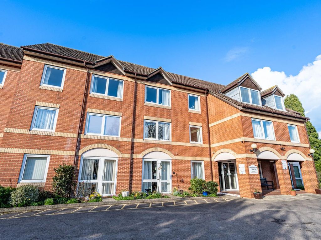 1 bed flat for sale in Braintree Road, Dunmow, Essex CM6, £130,000