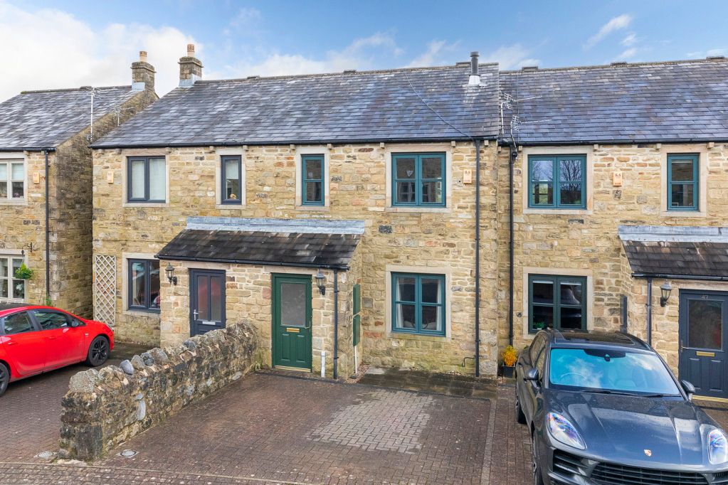 3 bed terraced house for sale in Kings Mill Lane, Settle, North Yorkshire BD24, £268,000