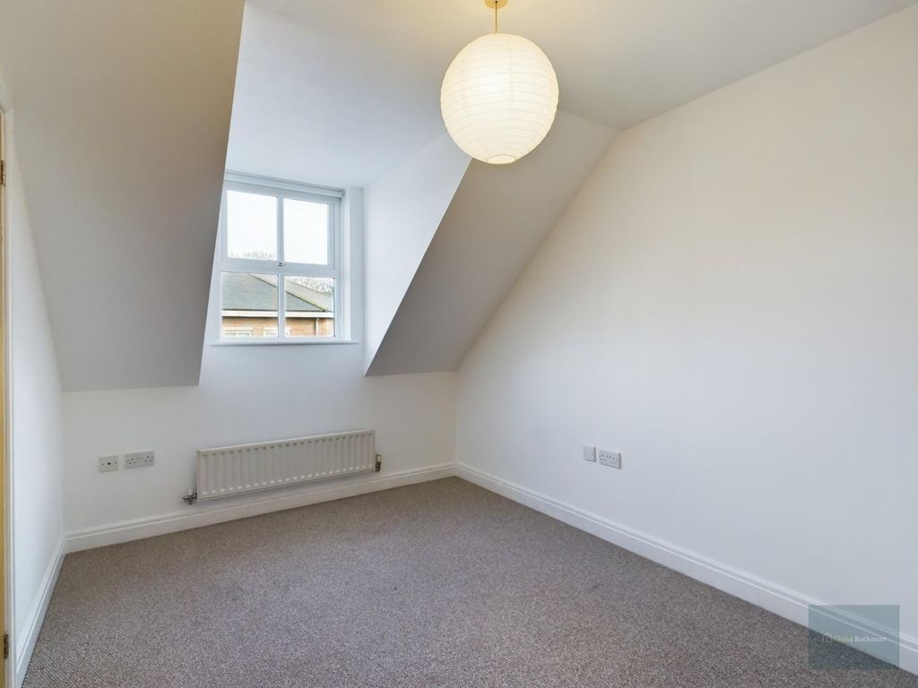 2 bed flat to rent in Conigre Square, Trowbridge BA14, £850 pcm