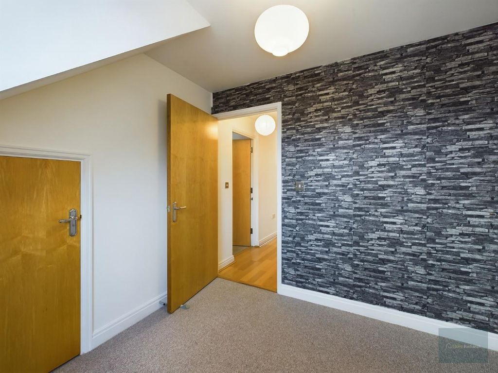 2 bed flat to rent in Conigre Square, Trowbridge BA14, £850 pcm