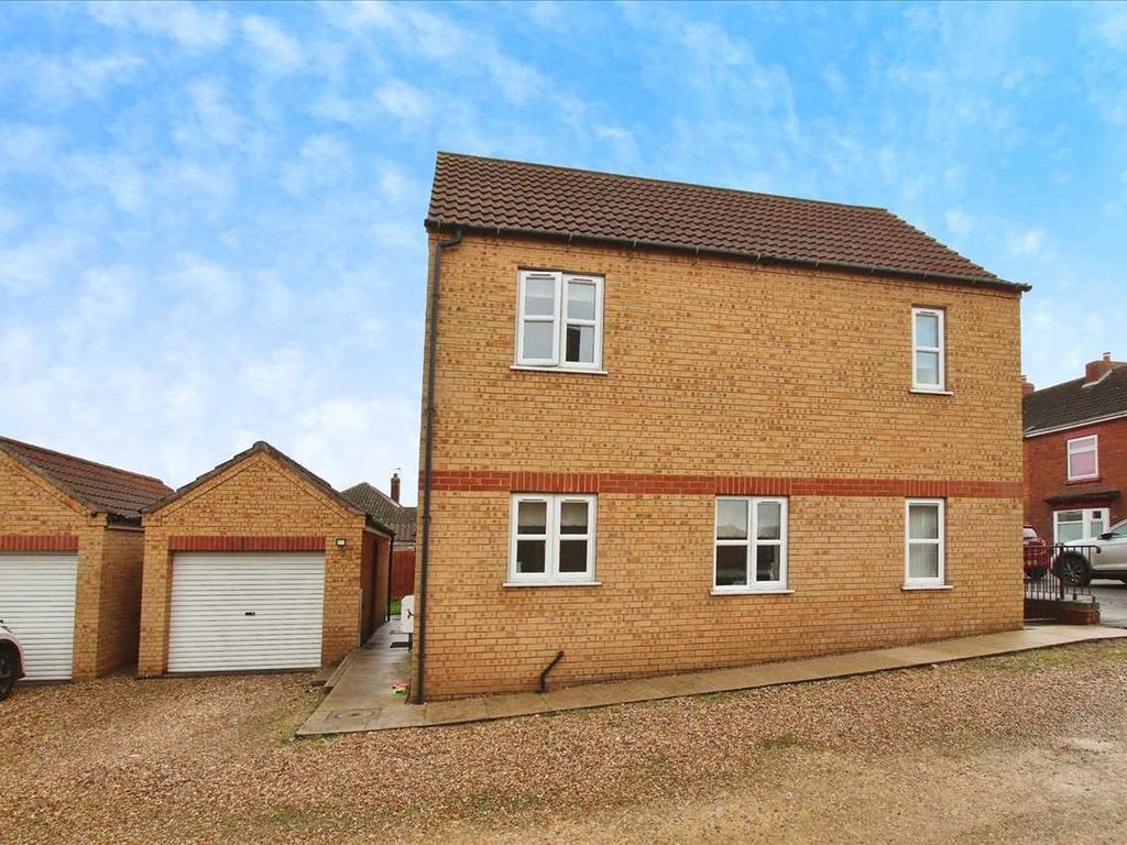 4 bed detached house for sale in Lancaster Close, Bardney, Lincoln LN3, £250,000