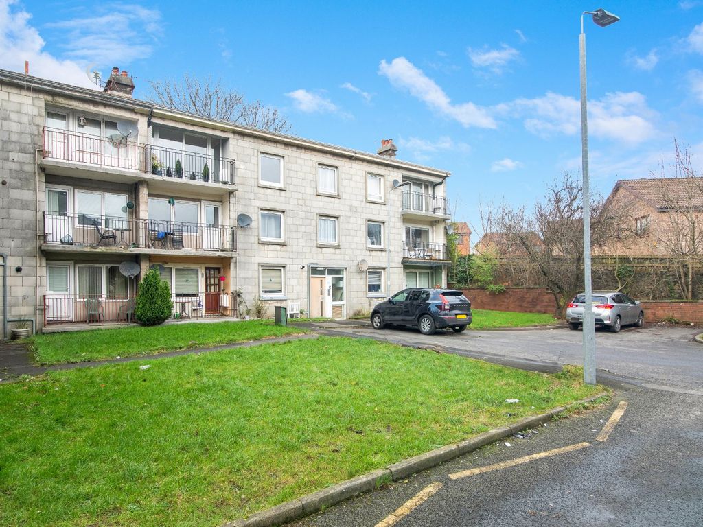 2 bed flat for sale in Thornhill, Johnstone, Renfrewshire PA5, £78,000