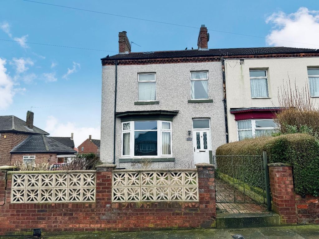 3 bed end terrace house for sale in North Road, Darlington DL1, £130,000