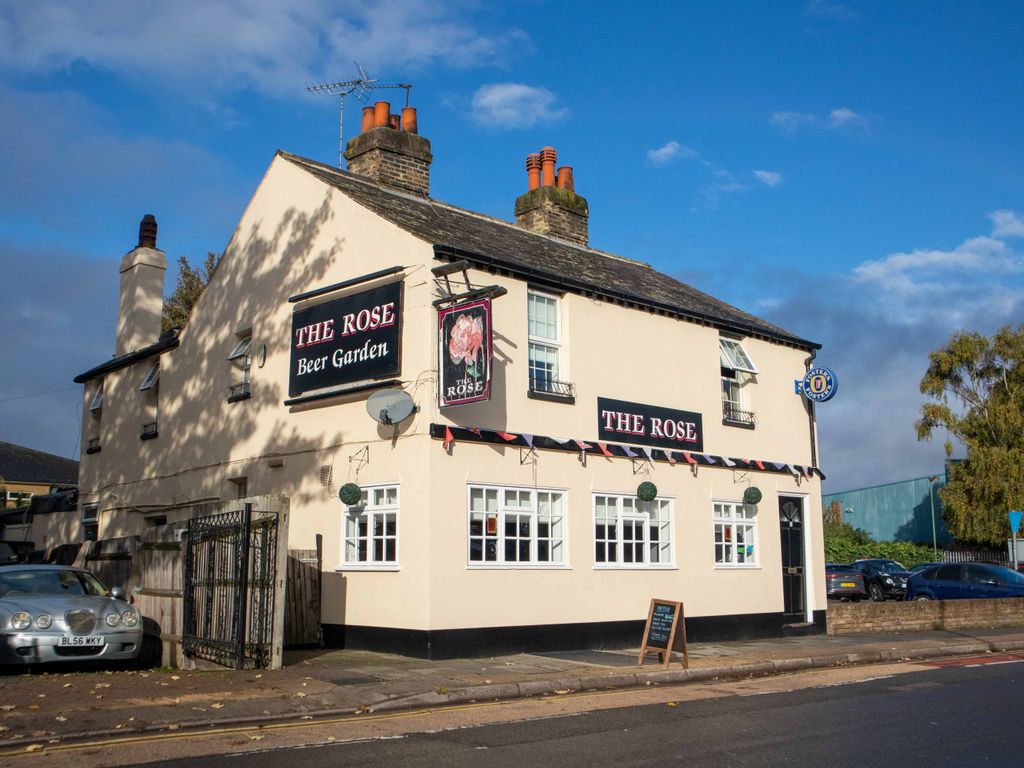 Pub/bar for sale in Overy Street, Dartford DA1, £65,000