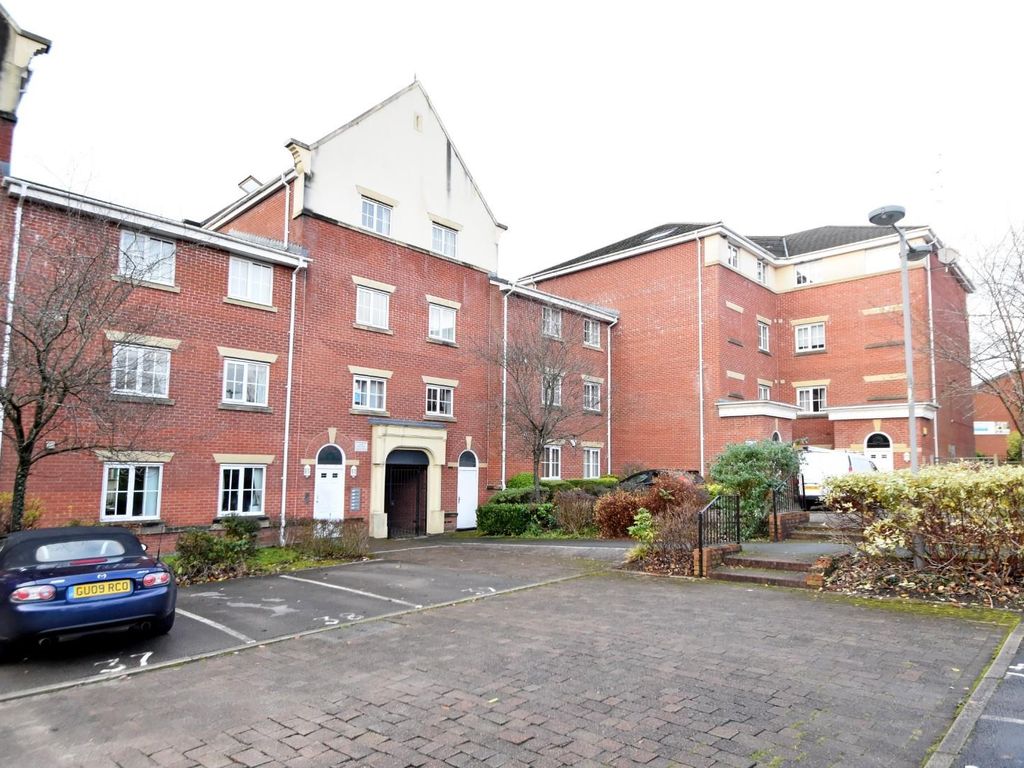 1 bed flat for sale in Derby Court, Bury BL9, £100,000