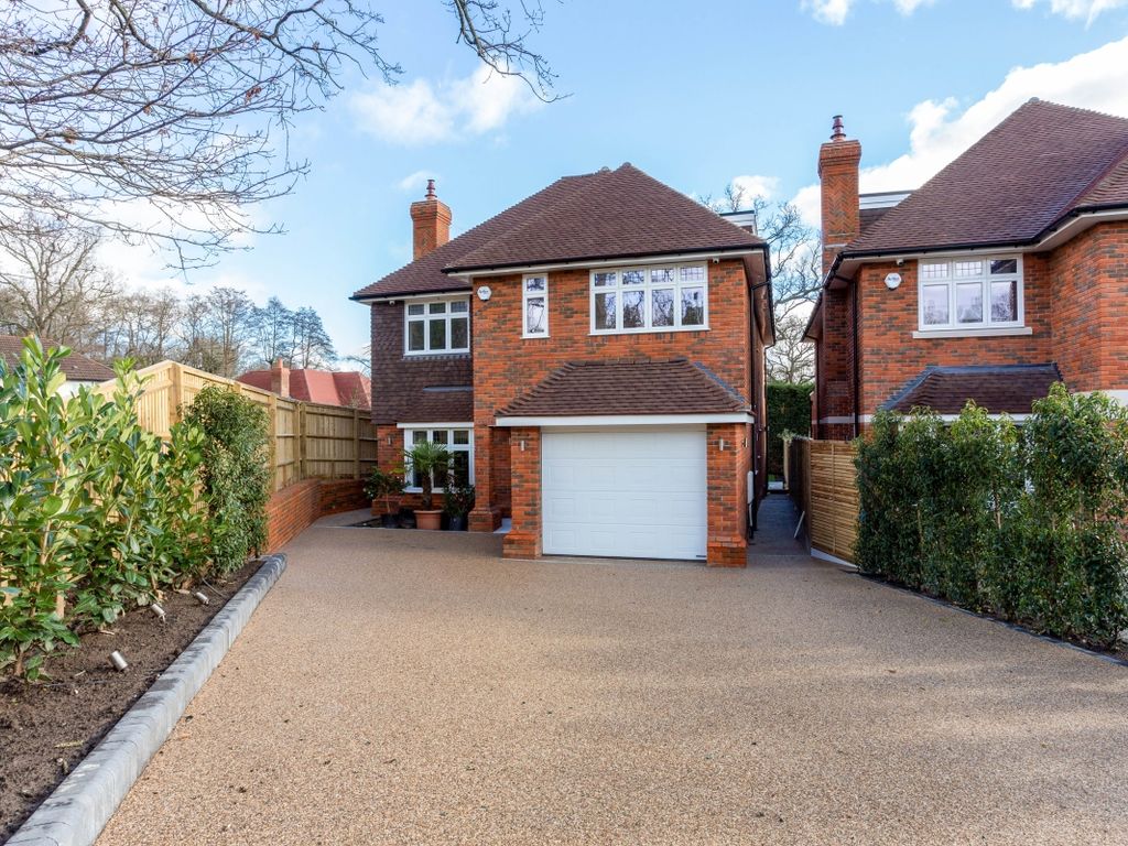 6 bed detached house to rent in Daleside, Gerrards Cross SL9, £5,750 pcm
