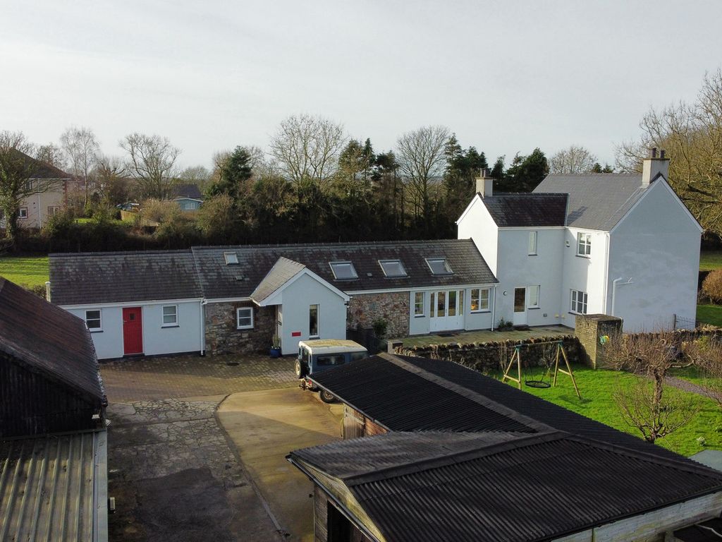 5 bed property for sale in Brynsiencyn, Anglesey LL61, £750,000