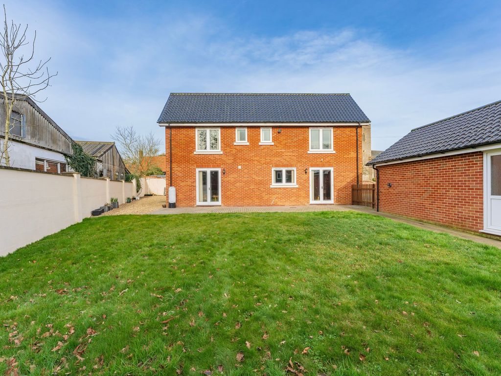 4 bed detached house for sale in The Street, Hempnall, Norwich NR15, £600,000