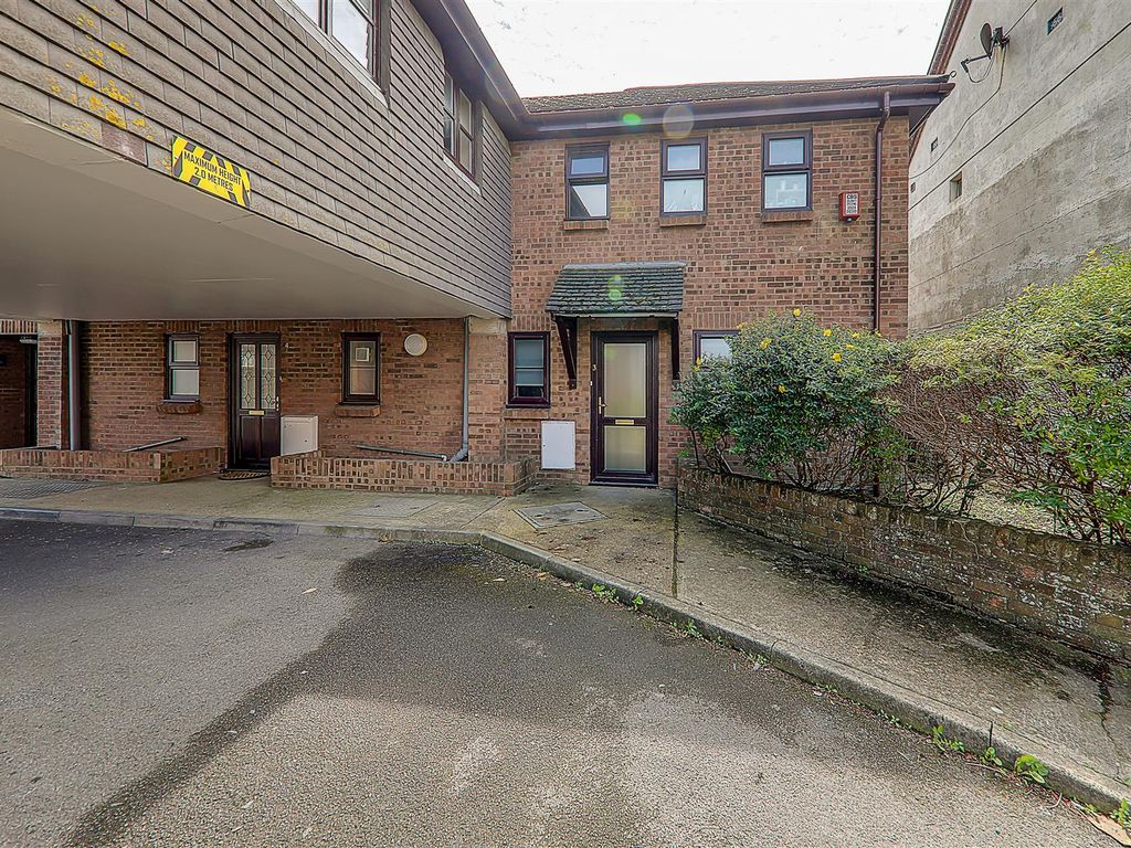 1 bed flat to rent in Linden Road, Littlehampton BN17, £825 pcm