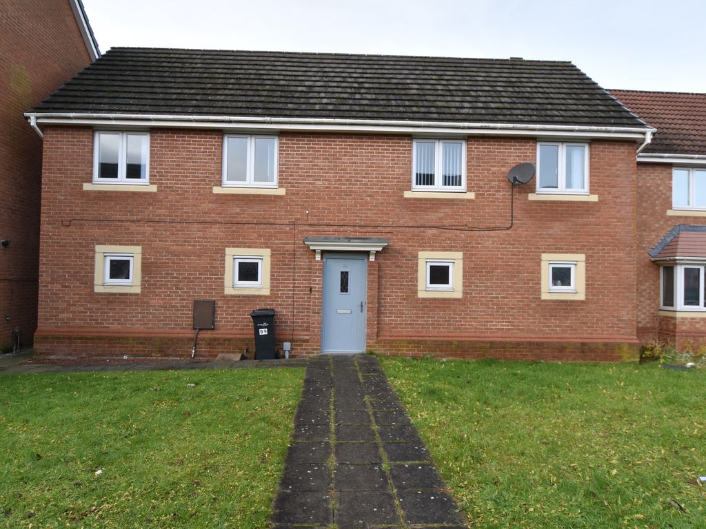 2 bed flat to rent in Maddren Way, Middlesbrough TS5, £850 pcm