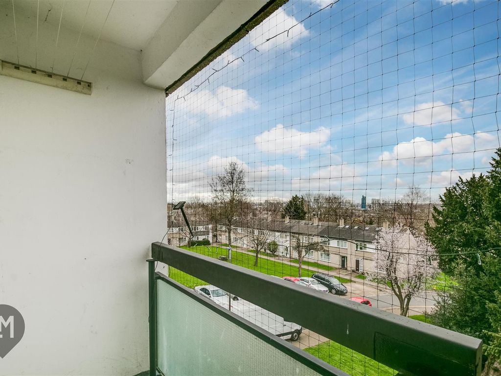2 bed flat for sale in Whitlock Drive, London SW19, £325,000