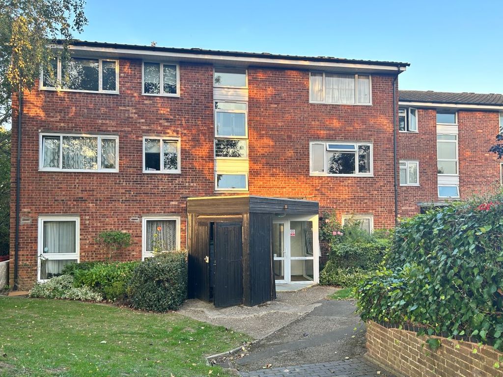 2 bed flat for sale in 87 Dyke Drive, Orpington, Kent BR5, £90,000