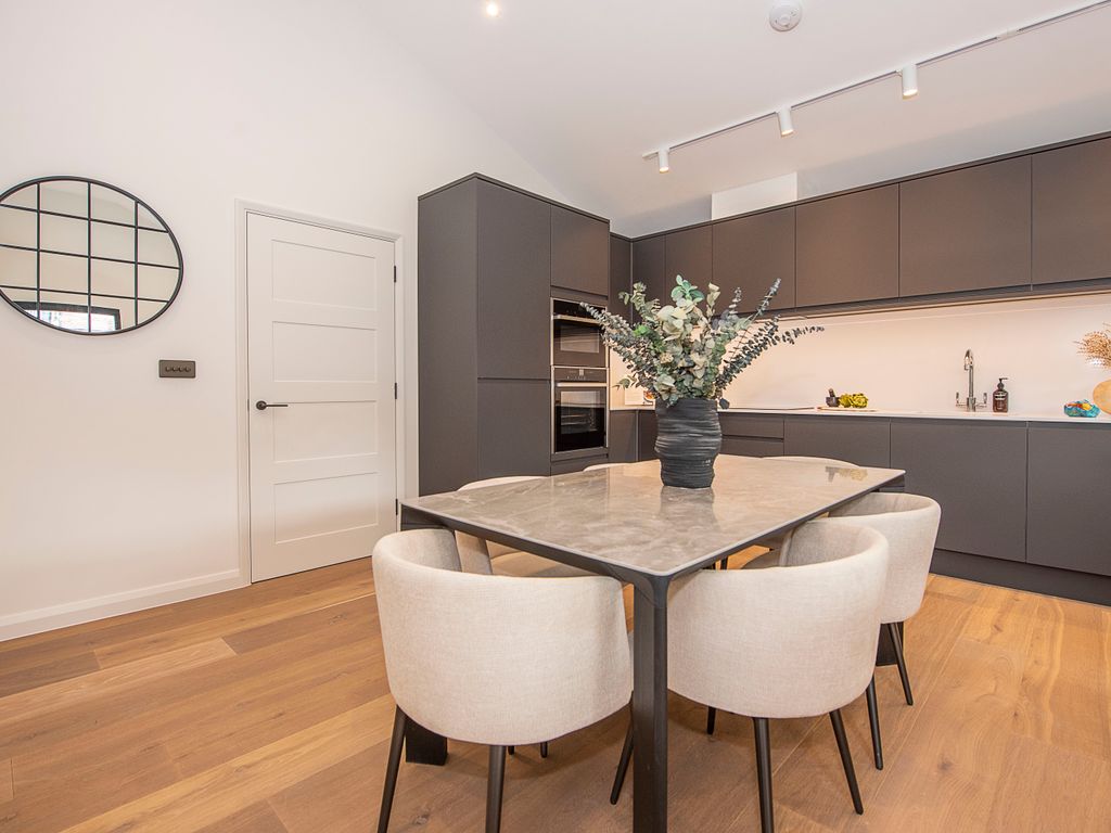 2 bed flat for sale in Caxton Road, London SW19, £700,000