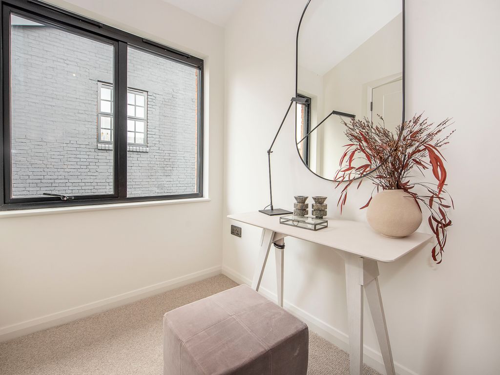 2 bed flat for sale in Caxton Road, London SW19, £700,000