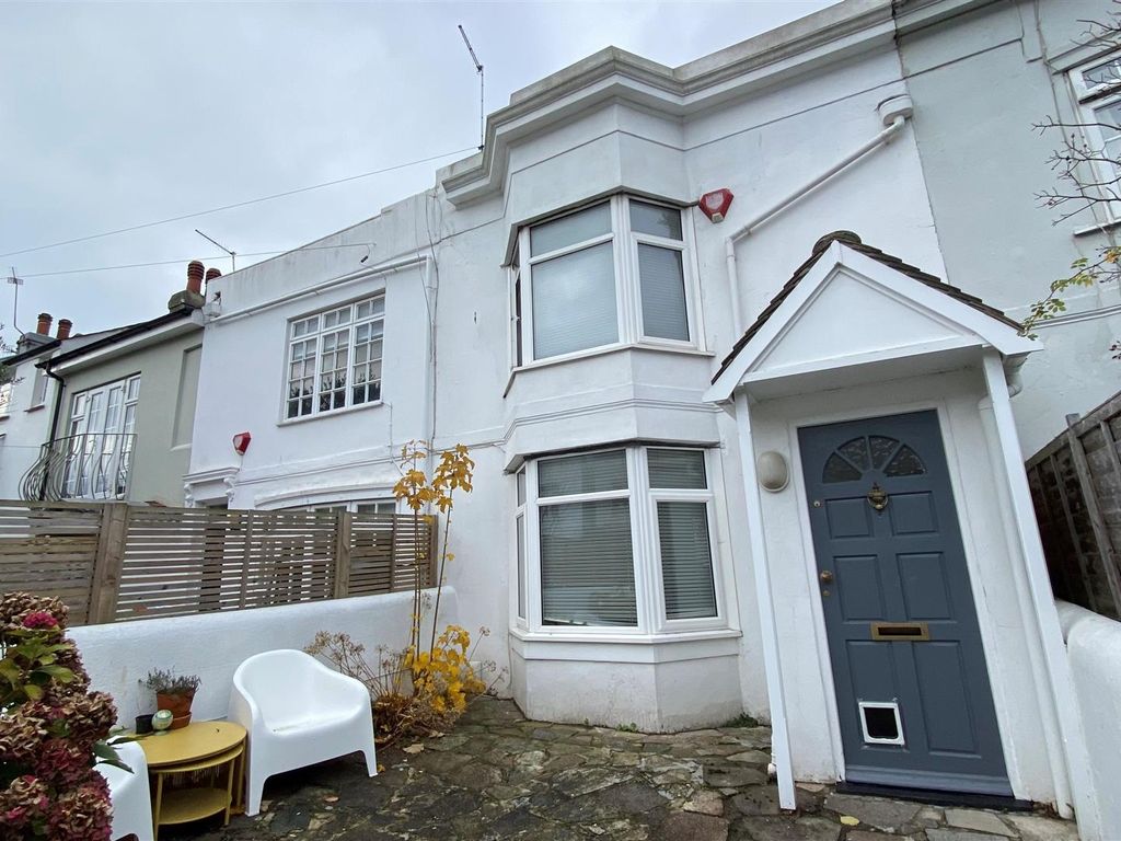 2 bed terraced house to rent in North Gardens, Brighton BN1, £1,750 pcm