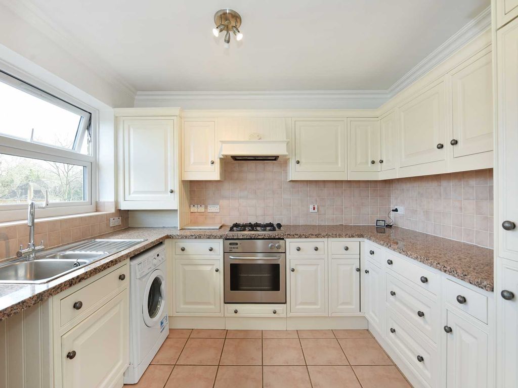 1 bed flat for sale in Hardwick Green, Ealing W13, £367,500