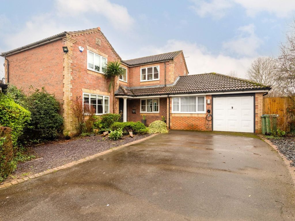 5 bed property for sale in Stag Close, Henfield BN5, £750,000
