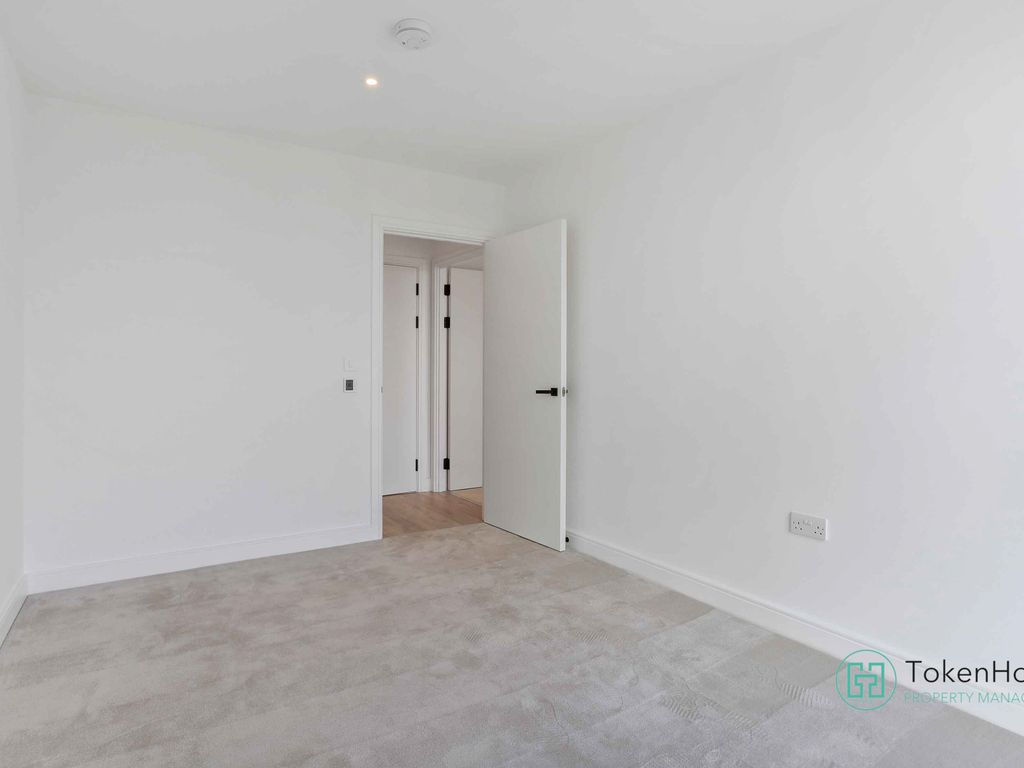 2 bed flat to rent in Belgrave Road HA0, £2,295 pcm