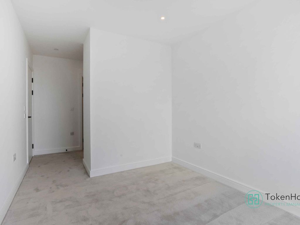 2 bed flat to rent in Belgrave Road HA0, £2,295 pcm