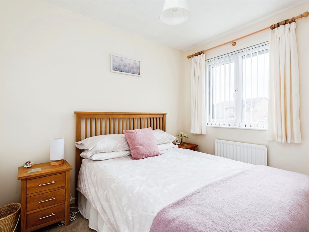 3 bed end terrace house for sale in Danestone Close, Middleleaze, Swindon SN5, £290,000