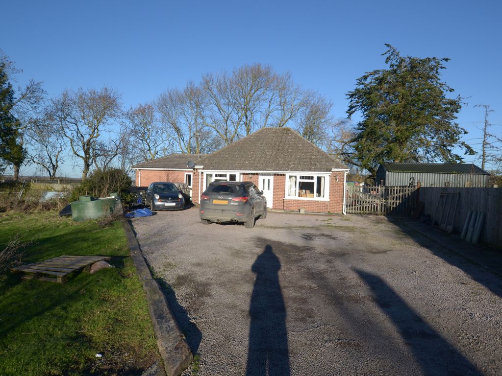 3 bed detached bungalow for sale in Nottingham Road, Barrowby, Grantham NG32, £330,000