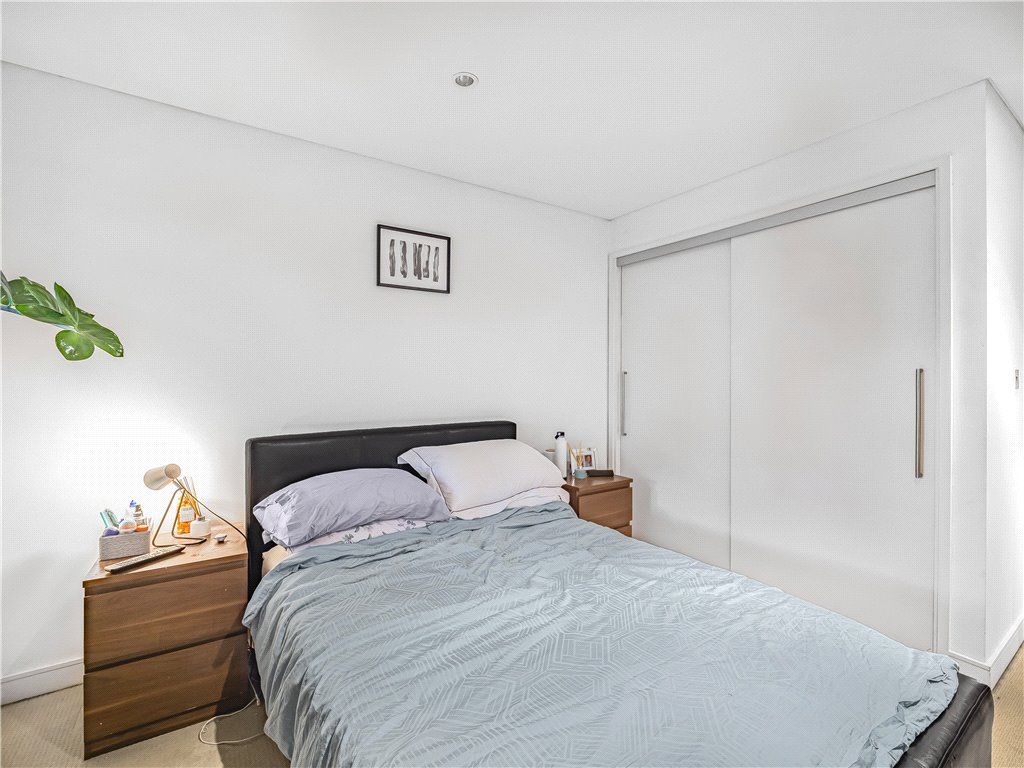 2 bed flat for sale in Bermondsey Square, London SE1, £750,000