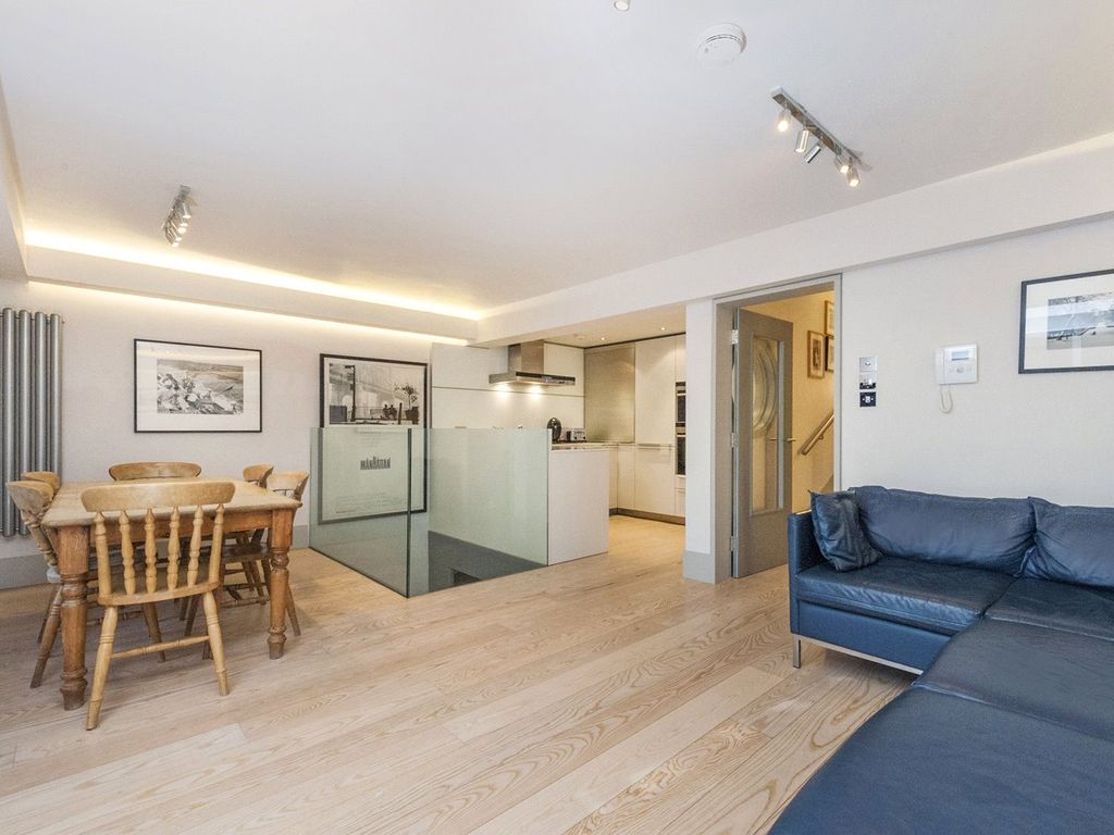 4 bed end terrace house to rent in Monkwell Square, Tower Bridge EC2Y, £5,980 pcm