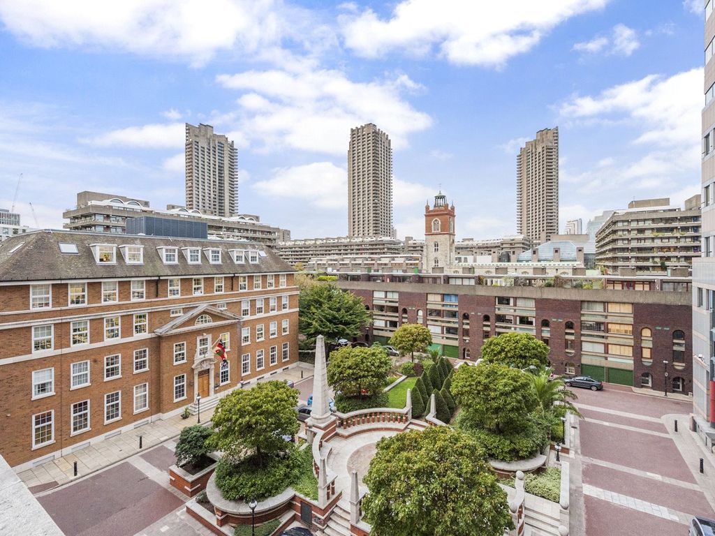 4 bed end terrace house to rent in Monkwell Square, Tower Bridge EC2Y, £5,980 pcm