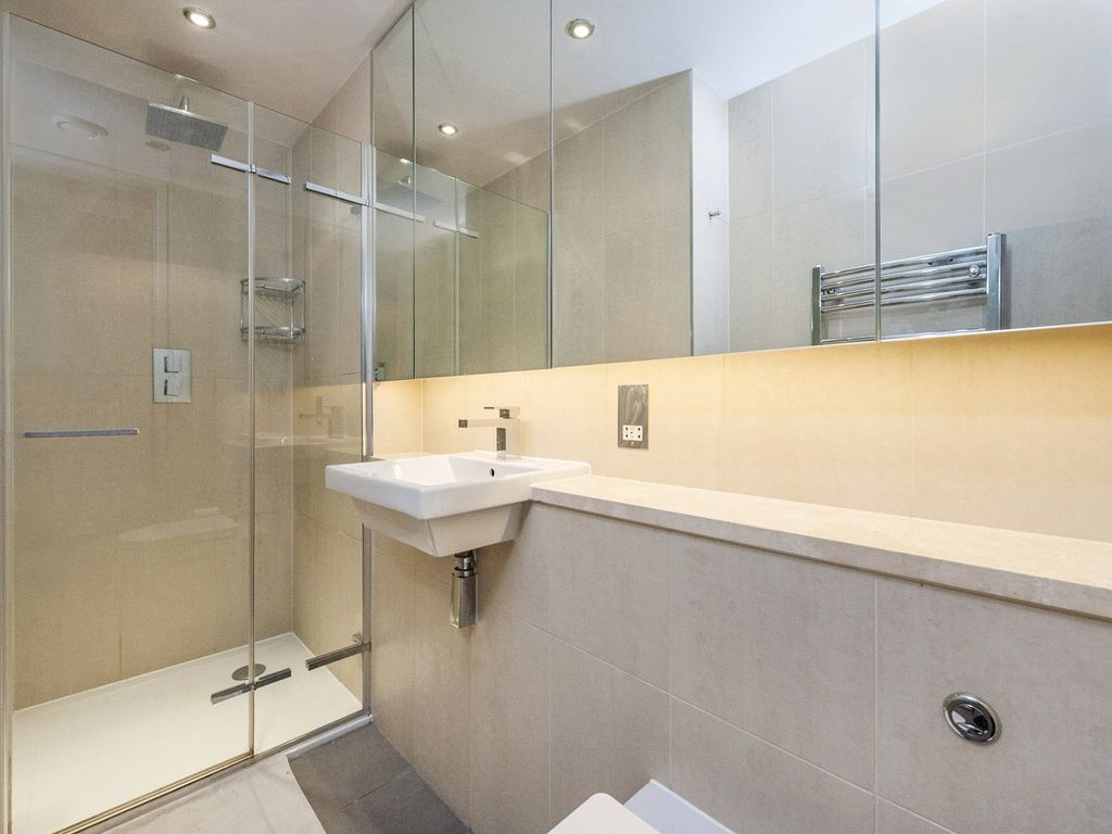 4 bed end terrace house to rent in Monkwell Square, Tower Bridge EC2Y, £5,980 pcm