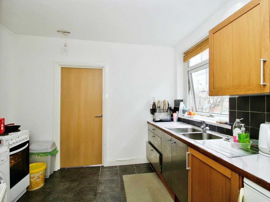 2 bed flat for sale in Cowbridge Road East, Canton, Cardiff CF5, £220,000