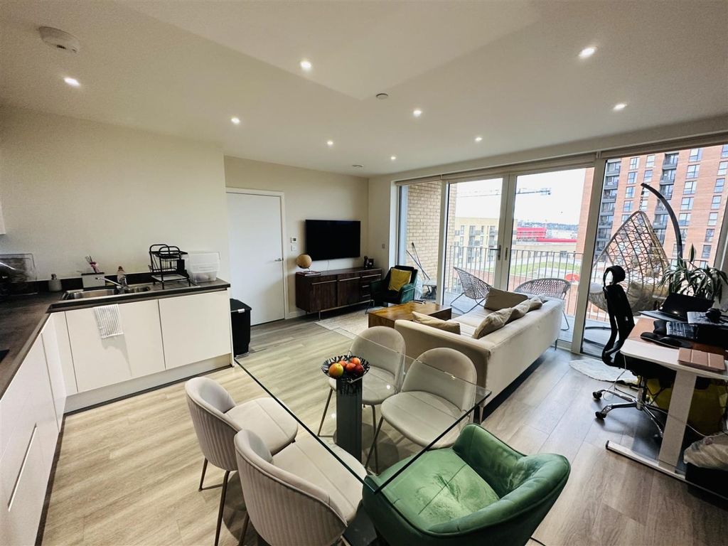 2 bed flat for sale in Hawfinch House, 1 Moorhen Drive, London, Greater London NW9, £500,000