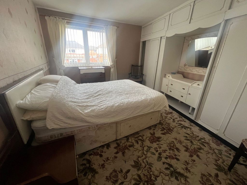 3 bed flat for sale in Avon Avenue, North Shields NE29, £35,000