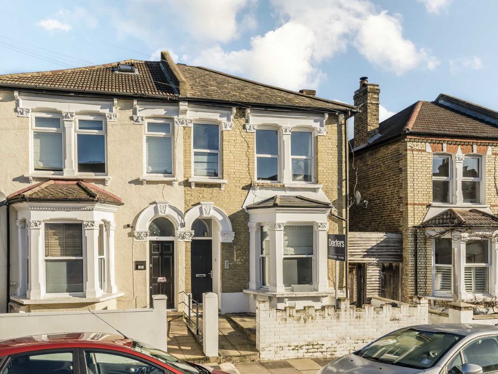 2 bed flat for sale in Himley Road, London SW17, £519,950