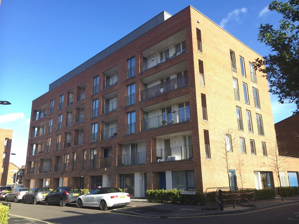 2 bed flat for sale in Evan House, Exeter Road, London E16, £385,000