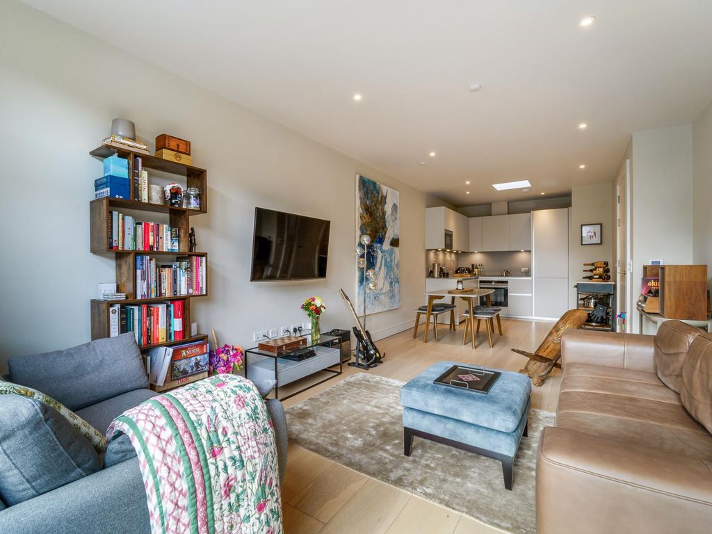 1 bed flat for sale in The Market Building, 6 Market Place, Brentford TW8, £475,000
