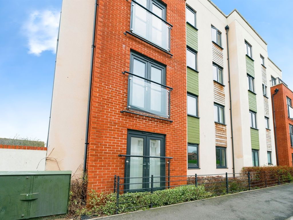 2 bed flat for sale in Normandy Drive, Yate, Bristol BS37, £190,000