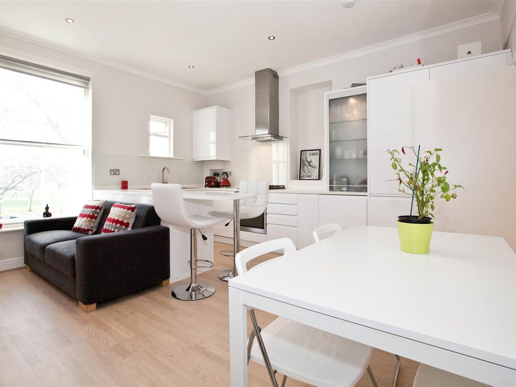 2 bed flat for sale in Heathfield Terrace, London W4, £449,950