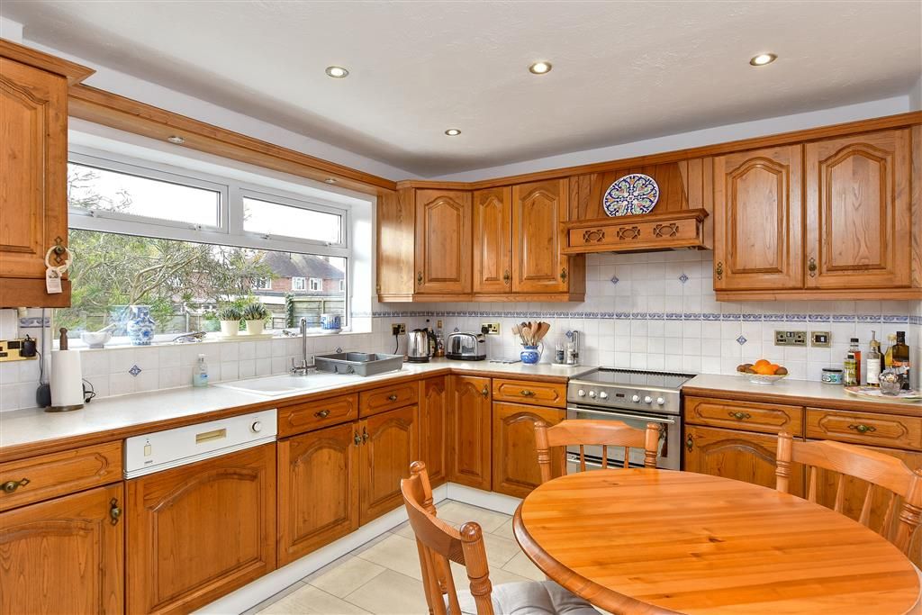 4 bed end terrace house for sale in Greystone Avenue, Worthing, West Sussex BN13, £264,500