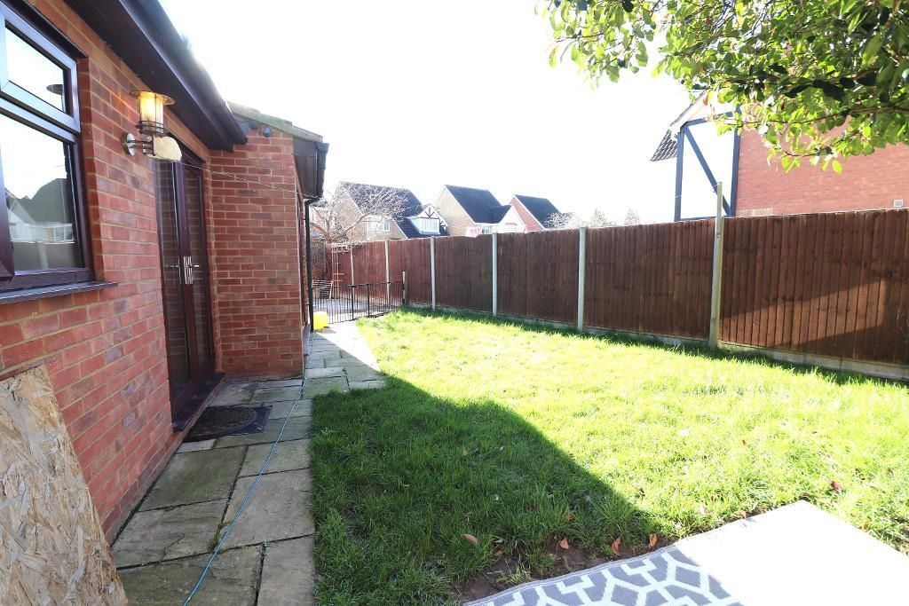 3 bed detached house for sale in Linacres, Luton, Bedfordshire LU4, £440,000