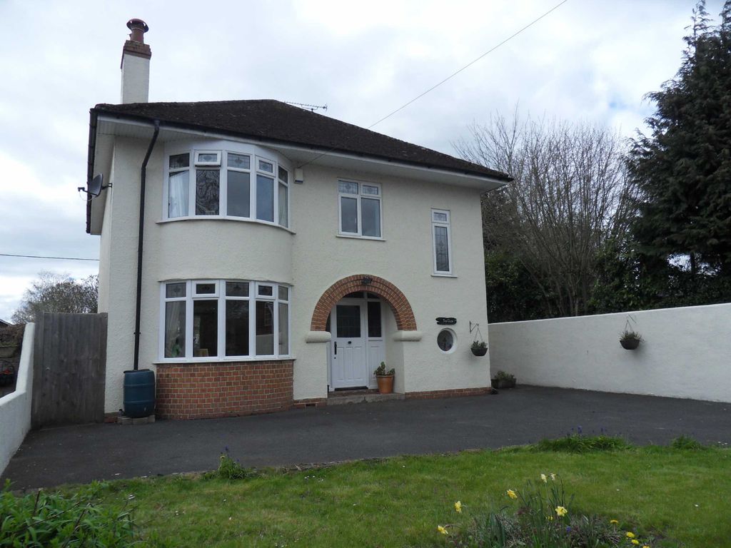 3 bed detached house to rent in Chepstow Road, Raglan, Monmouthshire NP15, £1,450 pcm