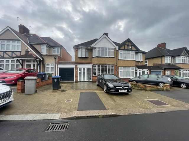 3 bed terraced house to rent in Wyndale Avenue, Kingsbury NW9, £2,448 pcm