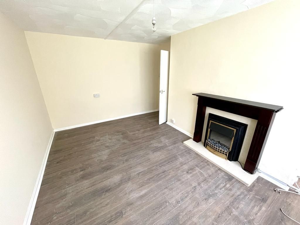 2 bed flat to rent in Surrey Walk, Aldridge, Walsall WS9, £775 pcm