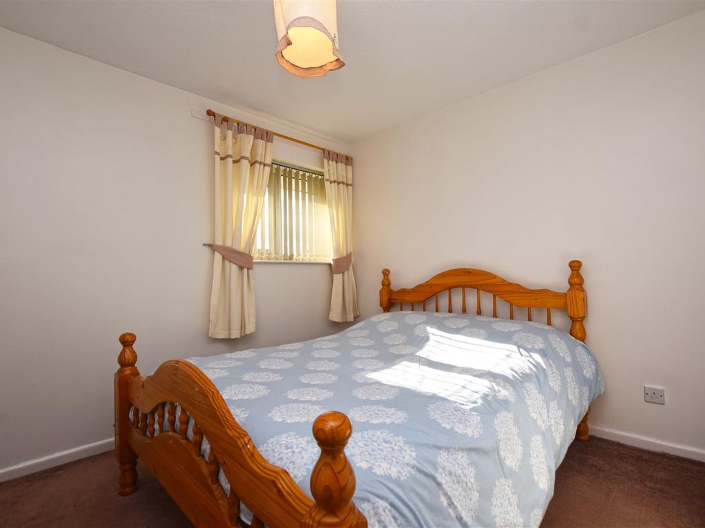 2 bed maisonette for sale in Evesham Walk, Middleton, Manchester M24, £130,000