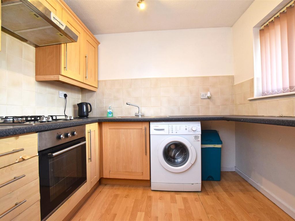 2 bed maisonette for sale in Evesham Walk, Middleton, Manchester M24, £130,000