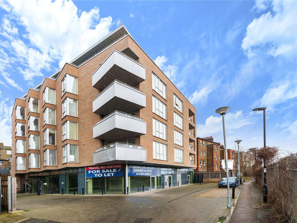 2 bed flat for sale in Clyde Terrace, Lewisham, London SE23, £190,000