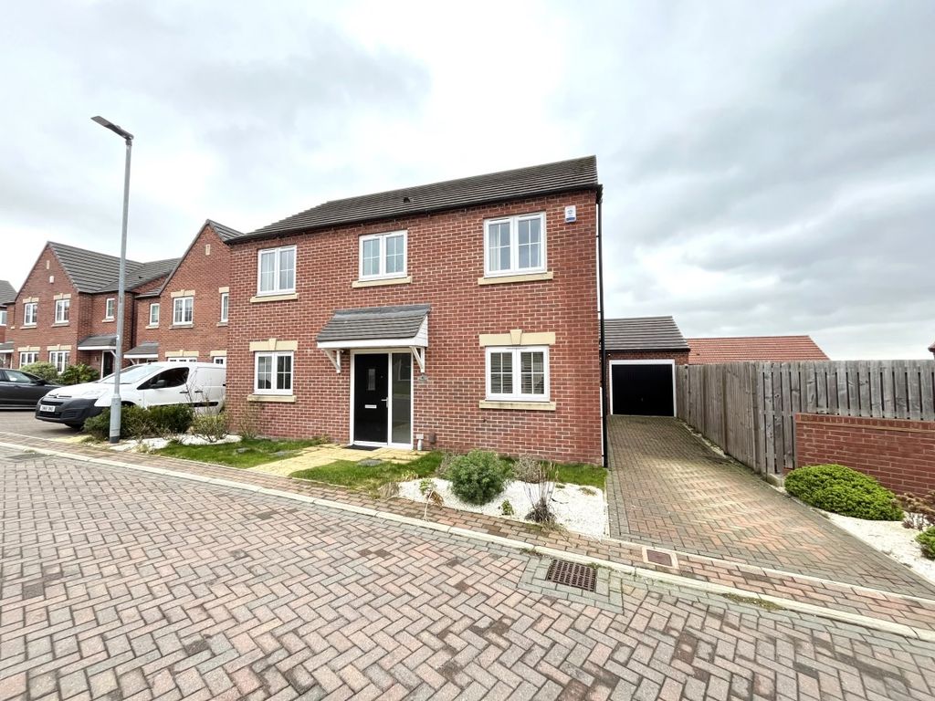 4 bed detached house for sale in Haywood Road, Wakefield WF1, £385,000