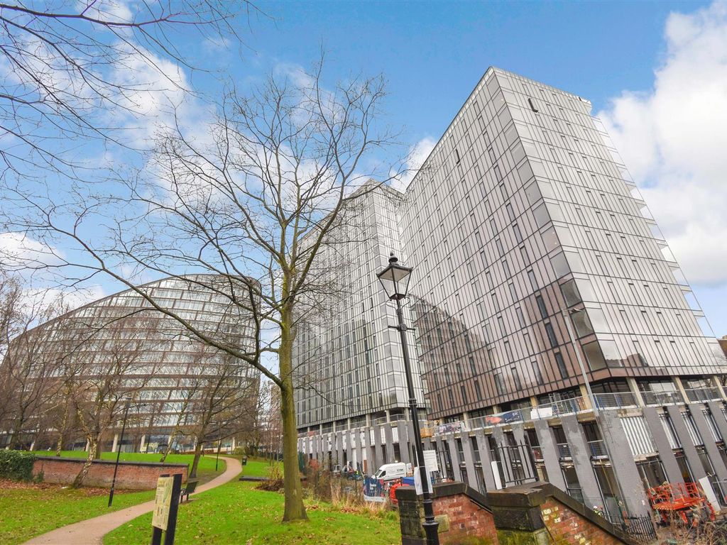 2 bed flat for sale in The Gate, Meadowside M4, £378,000