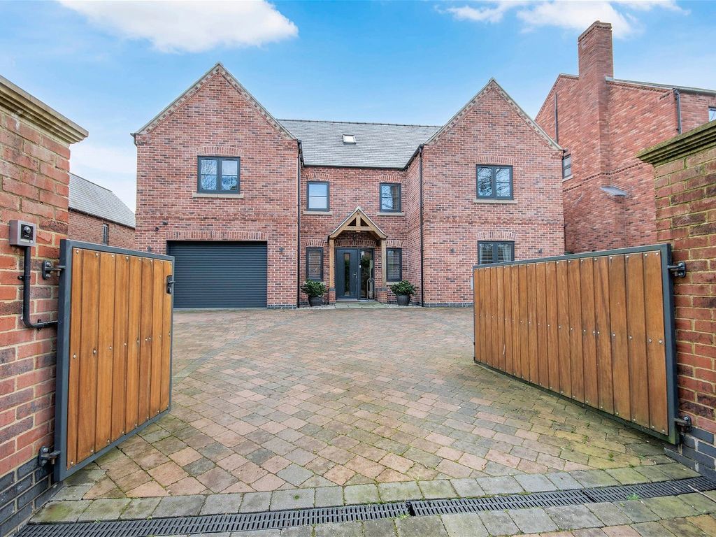 6 bed detached house for sale in Beckland Hill, East Markham, Newark NG22, £700,000